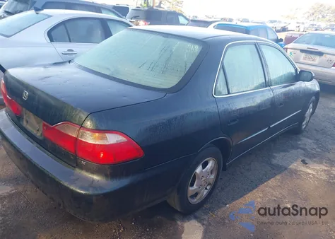 1998 Honda Accord Ex z USA, uszkodzony, nr VIN 1HGCG5656WA087805